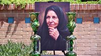 سیمین‌دخت وحیدی در قطعه نام‌آوران آرام گرفت